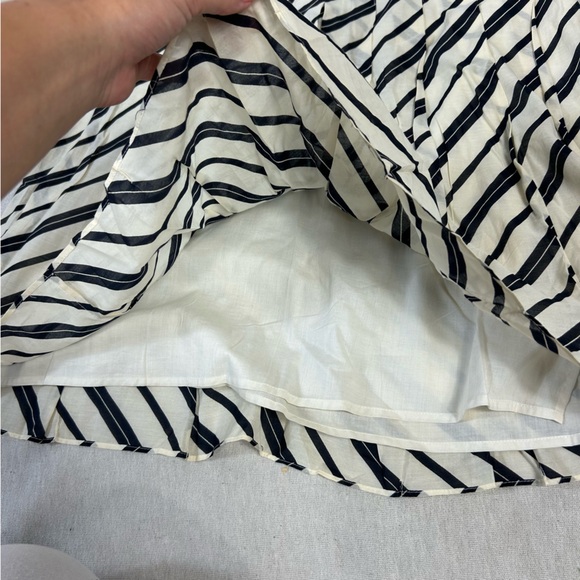 BANANA REPUBLIC Striped Flowy Pleated Knee Length Skirt K - Picture 9 of 9
